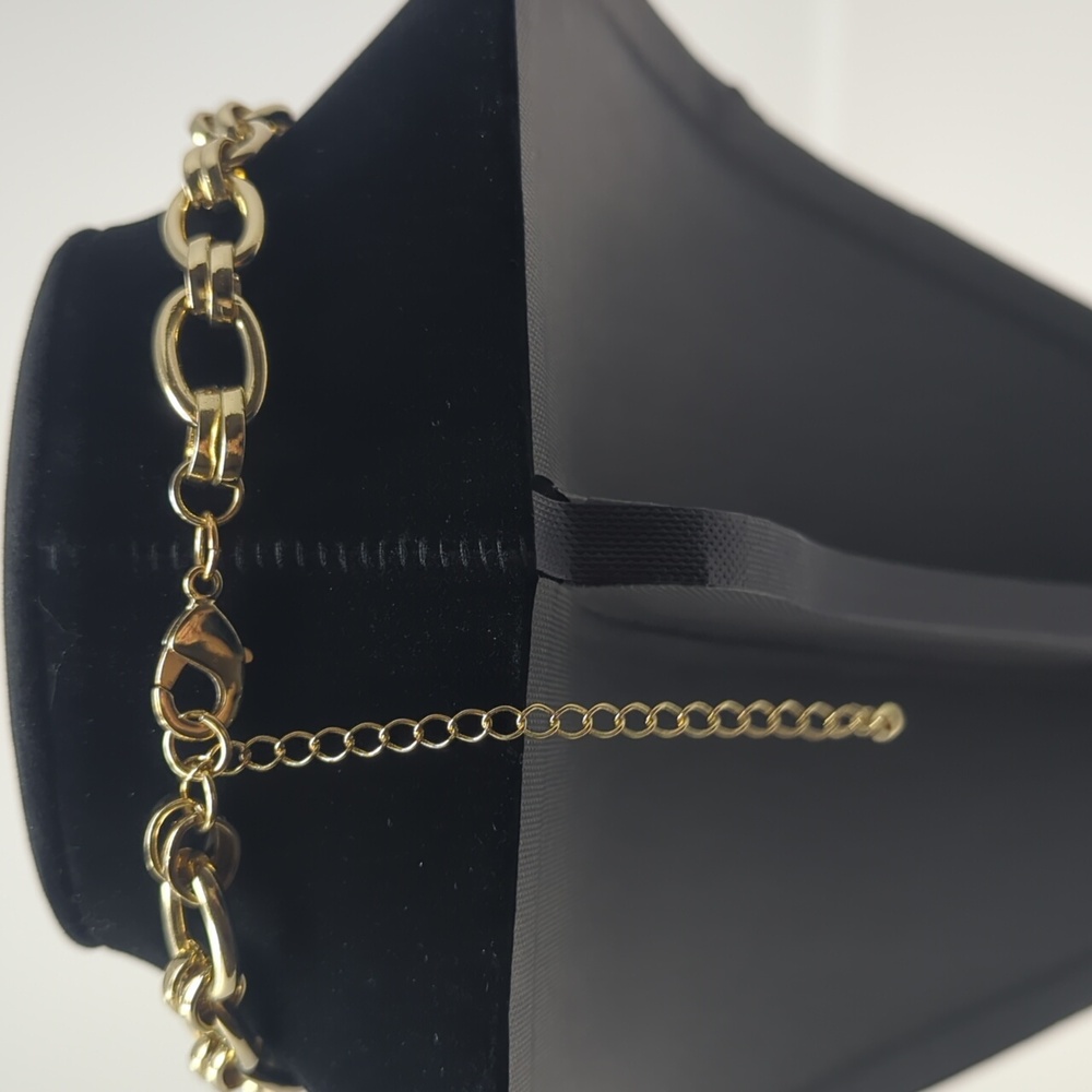 Red flower statement necklace - Picture 3 of 7